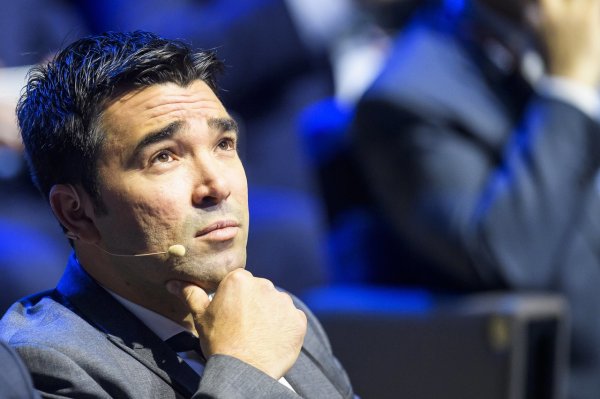 德科：我们目前的阵形    比上赛季强，如今顶尖球员都渴望加盟巴萨