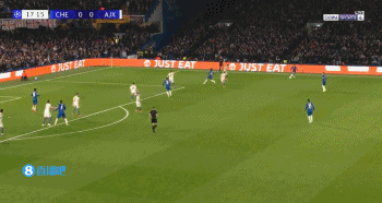 多打一人闪电领跑  ！阿贾克斯领队  驱逐  仅1分钟 吉乌破门切尔西领跑