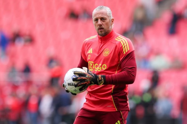 本赛季欧冠最年长球员排行榜：帕斯维尔居首，诺伊尔、莱万在列