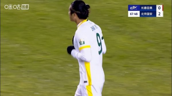 VAR介入判越位违例  在先，张玉宁得分  无效，亚泰仍0-2国安