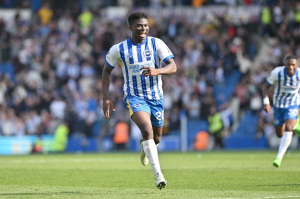 巴莱巴发帖“来到老特拉福德”后删除，被球迷调侃暗示想去曼联