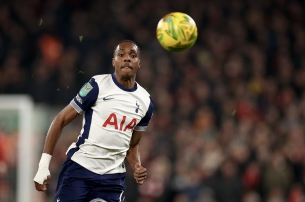 20岁159天，特尔是自阿里之后，英超对阵曼联得分  最年轻热刺球员